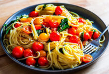 Συνταγή για σπαγγέτι με πιπεριές και ντοματίνια